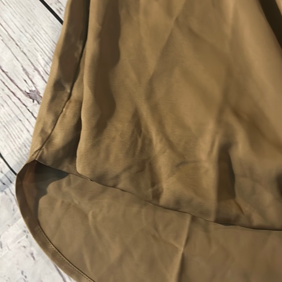 NWT whiskey colored Banana Republic V-neck blouse - Picture 5 of 6